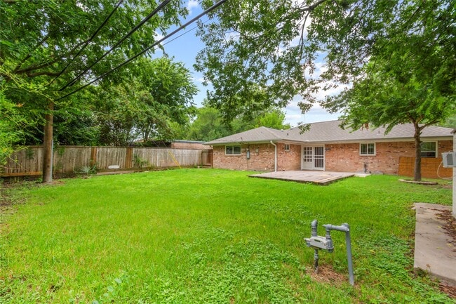 Building Photo - 8203 Braes River Dr