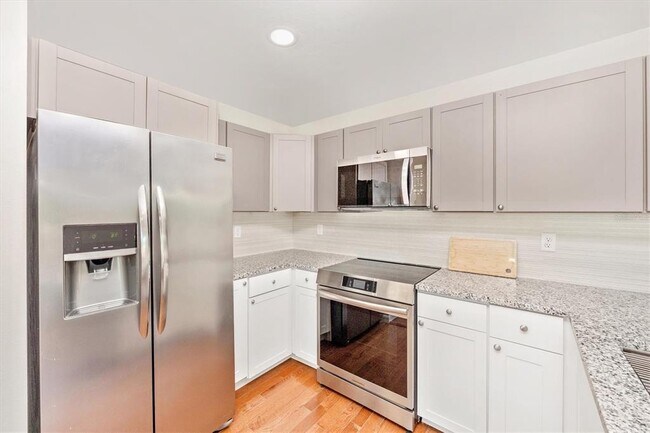 Building Photo - 907 Riviera St