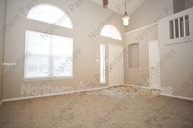 Building Photo - 10790 Adin St