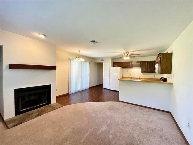 Building Photo - 21 Pepperwood Ct