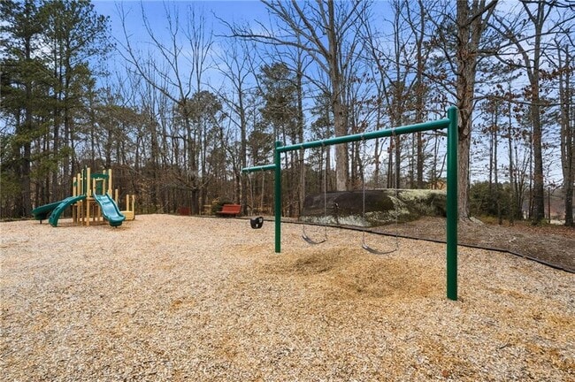 Building Photo - 310 Stoneleigh Dr SW