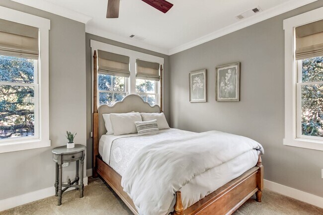 Building Photo - Luxury 3BR Townhome  in Savannah