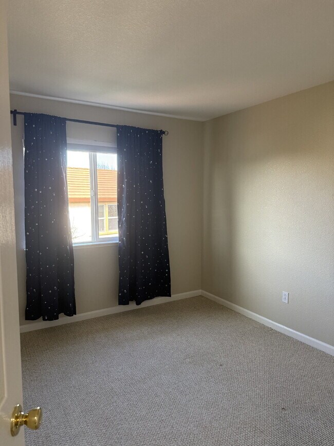 Building Photo - Charming 4-Bedroom, 3-Bathroom Single-Family Home