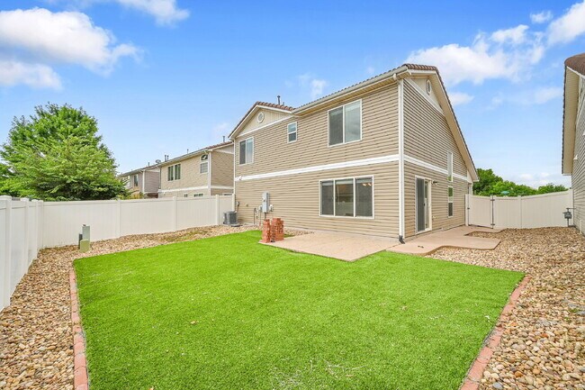 Building Photo - $2,695.00, 3 bed, 2.5 bath located in Denver.