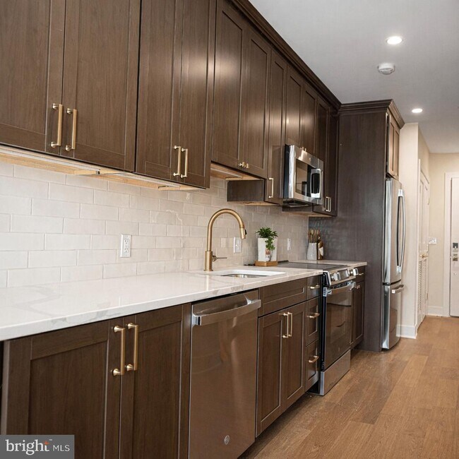 Building Photo - 128 N Bond St