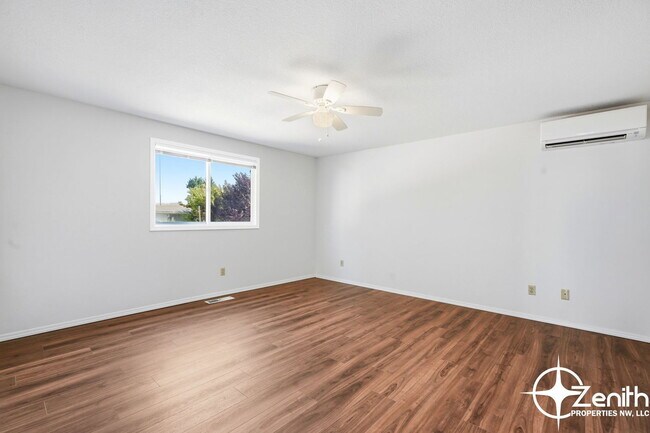Building Photo - 15608 NE 44th St