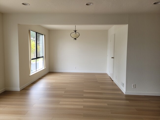 Building Photo - 54 Edgemont Dr
