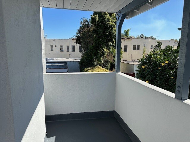 Building Photo - 1032 S Ogden Dr