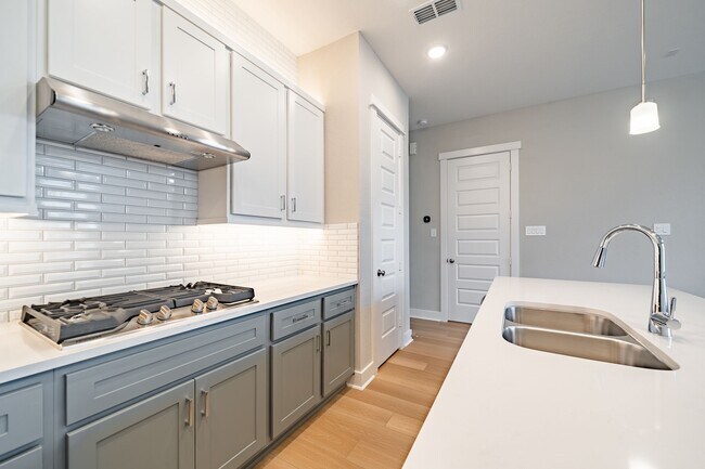 Building Photo - 10916 Brambling Wood Dr