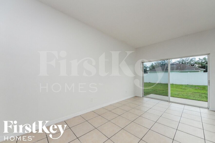 Building Photo - 4302 Hidden Meadow Dr