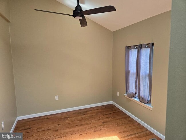 Building Photo - 33 S Ann St