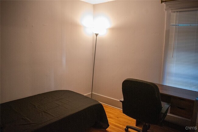 Building Photo - 544 Clarendon St