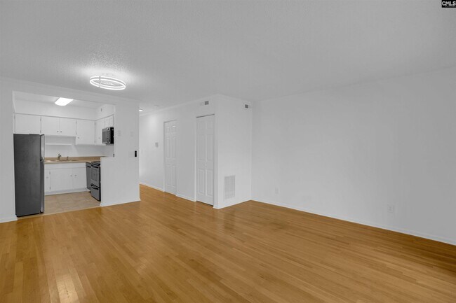 Building Photo - 301 Harbor Heights Dr