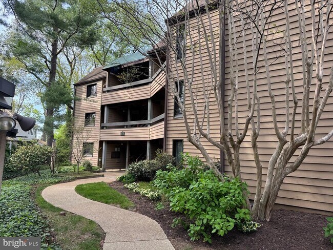 Building Photo - 1 President Point Dr