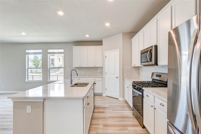 Building Photo - 218 Glass Mountains Wy