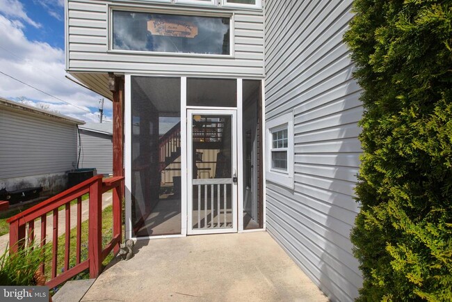 Building Photo - 3937 Glenhurst Rd
