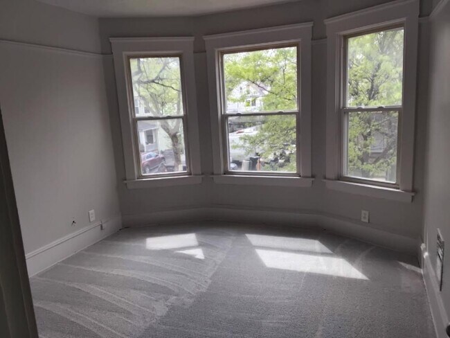 Building Photo - 2215 E 80th St