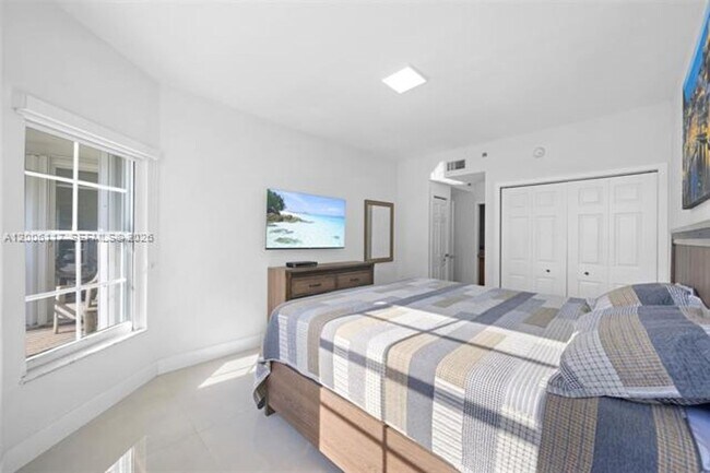 Building Photo - 3255 NE 184th St