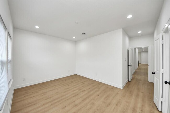 Building Photo - 8316 Corinth St