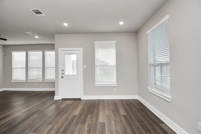 Building Photo - 10643 Cascade Crk Dr