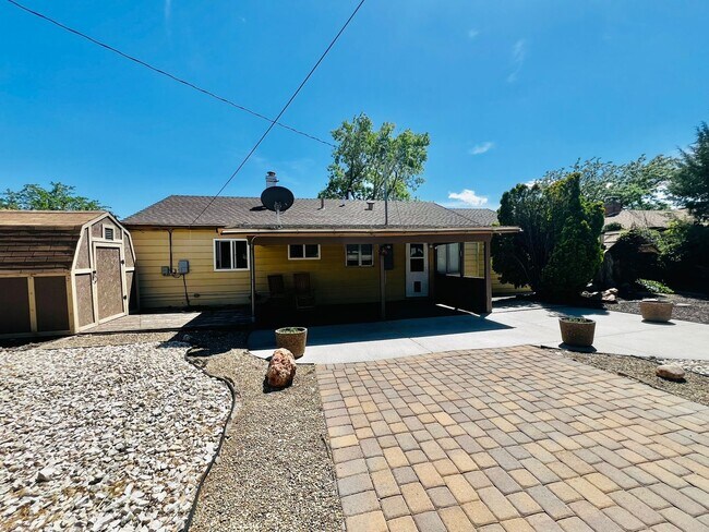 Building Photo - 1643 Stewart St