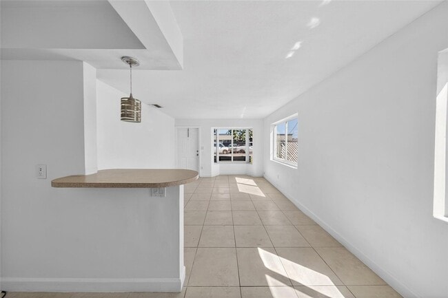 Building Photo - 4331 NE 5th Ave