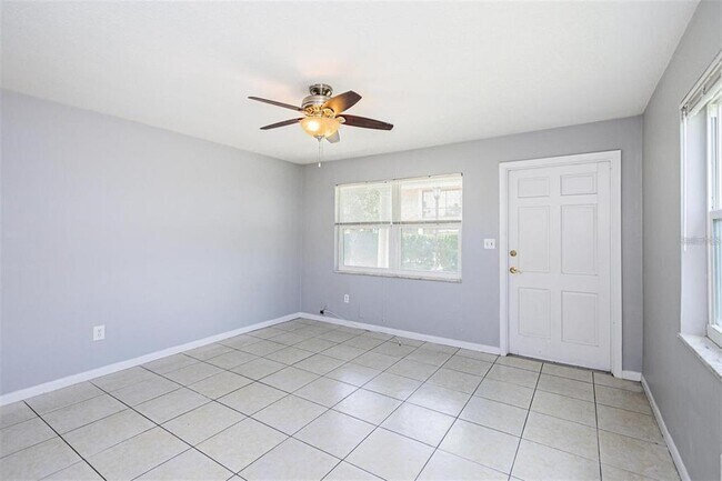 Building Photo - 7057 Sunset Dr S