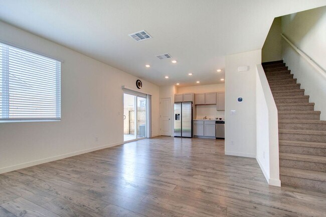 Building Photo - Terrific 4 bedroom available for rent - Al...