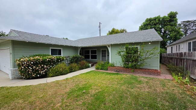 Building Photo - Sherman Oaks 3+2 w/appliances, wood floors...