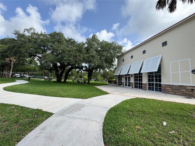 Building Photo - 1601 SW 12th Ct