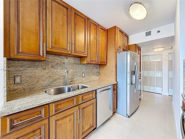 Building Photo - 1000 W Island Blvd