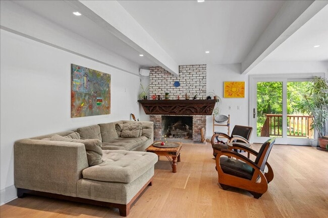 Building Photo - Stunning Updated Home with Private Pond Views in Chappaqua