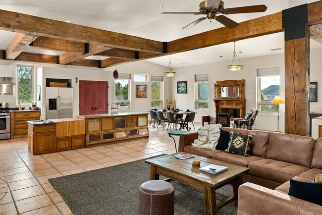 Building Photo - 123 Devils Kitchen Dr