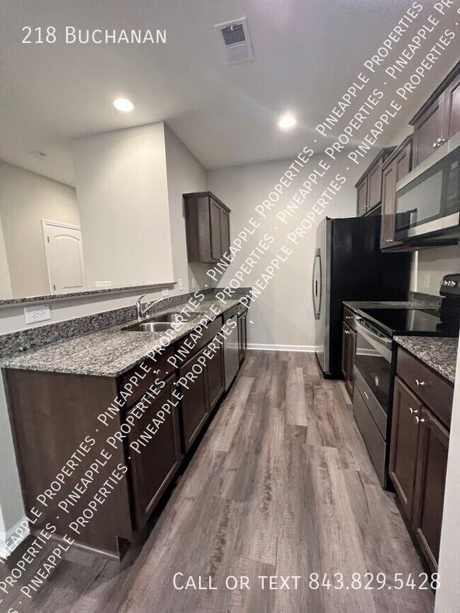Building Photo - 218 Buchanan-