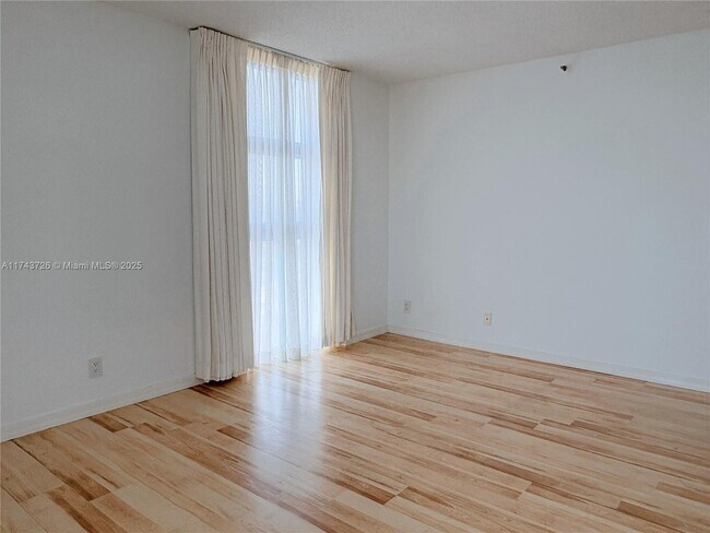 Building Photo - 20355 NE 34th Ct