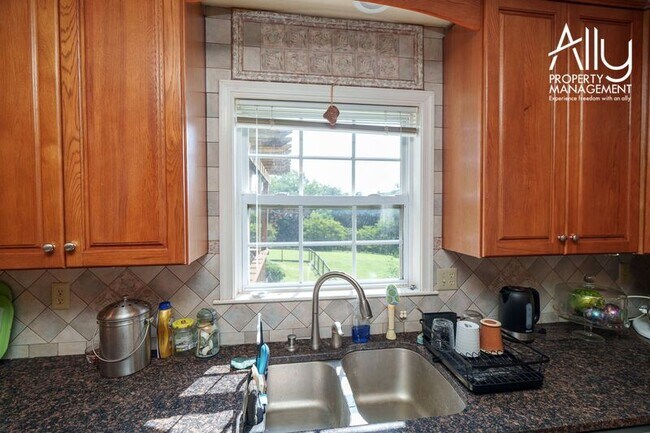 Building Photo - 2733 Southern Hills Ct