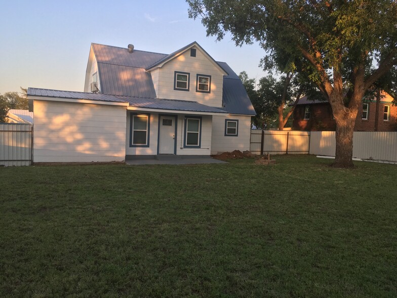 Back of house - 1007 Bawcom St