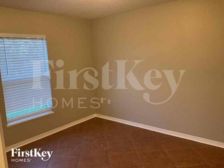 Building Photo - 1120 NW 11th Pl