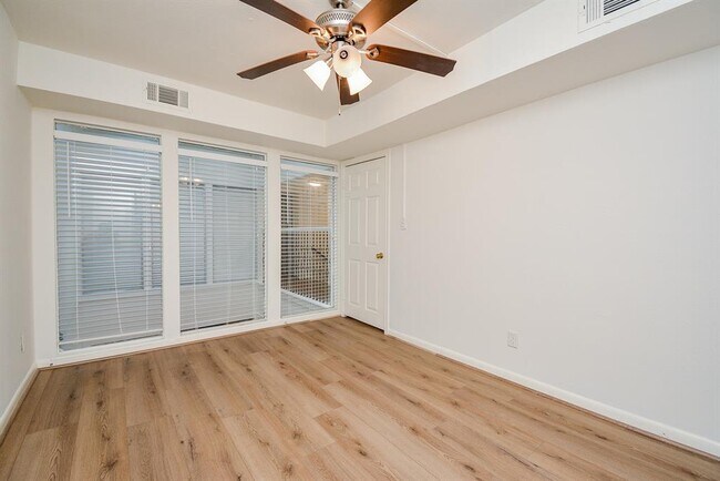 Building Photo - 917 S Ripple Creek Dr