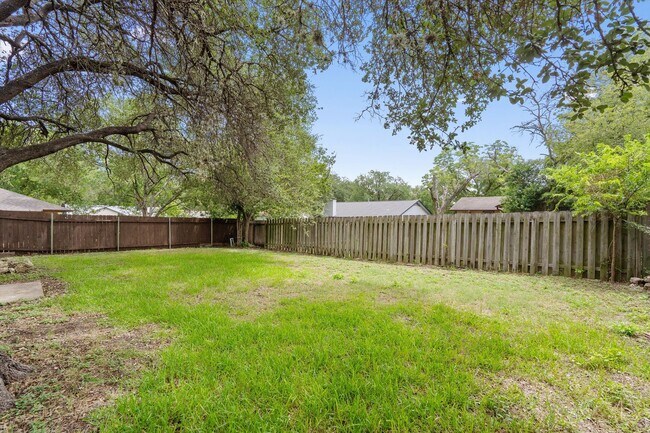 Building Photo - 703 Huntingdon Pl