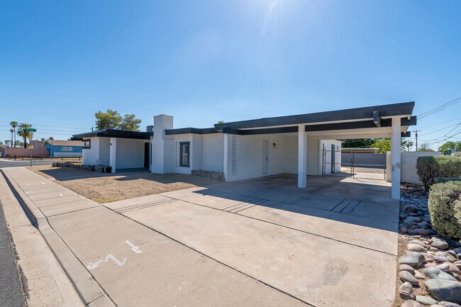 Building Photo - 460 N Longmore