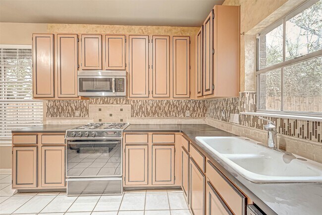 Building Photo - 5815 Henniker Dr