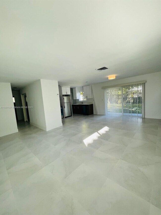 Building Photo - 1517 NE 110th St