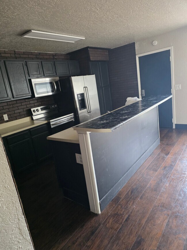 Building Photo - 1325 Eastgate Dr