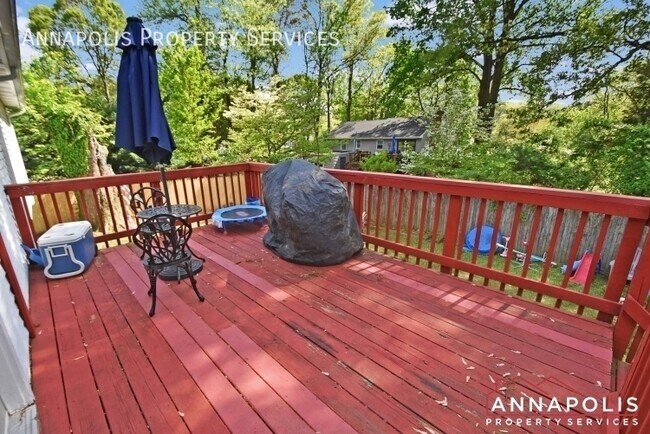 Building Photo - 1119 Crestview Dr