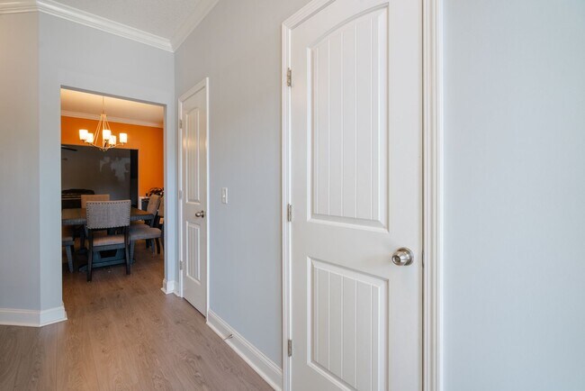 Building Photo - Spacious 4 Bed, 4 Bath