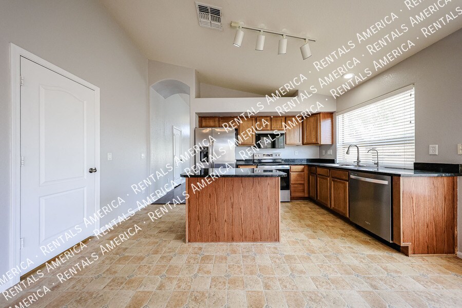 Building Photo - 51 W Hereford Dr