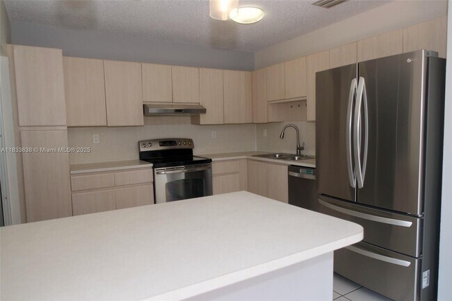 Building Photo - 921 NW 132nd Ave W