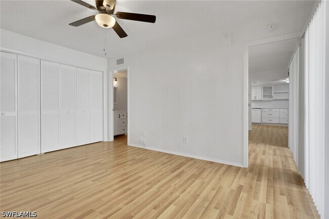 Building Photo - 3615 Boca Ciega Dr