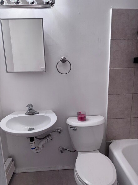 Building Photo - 2924 Southern Ave SE